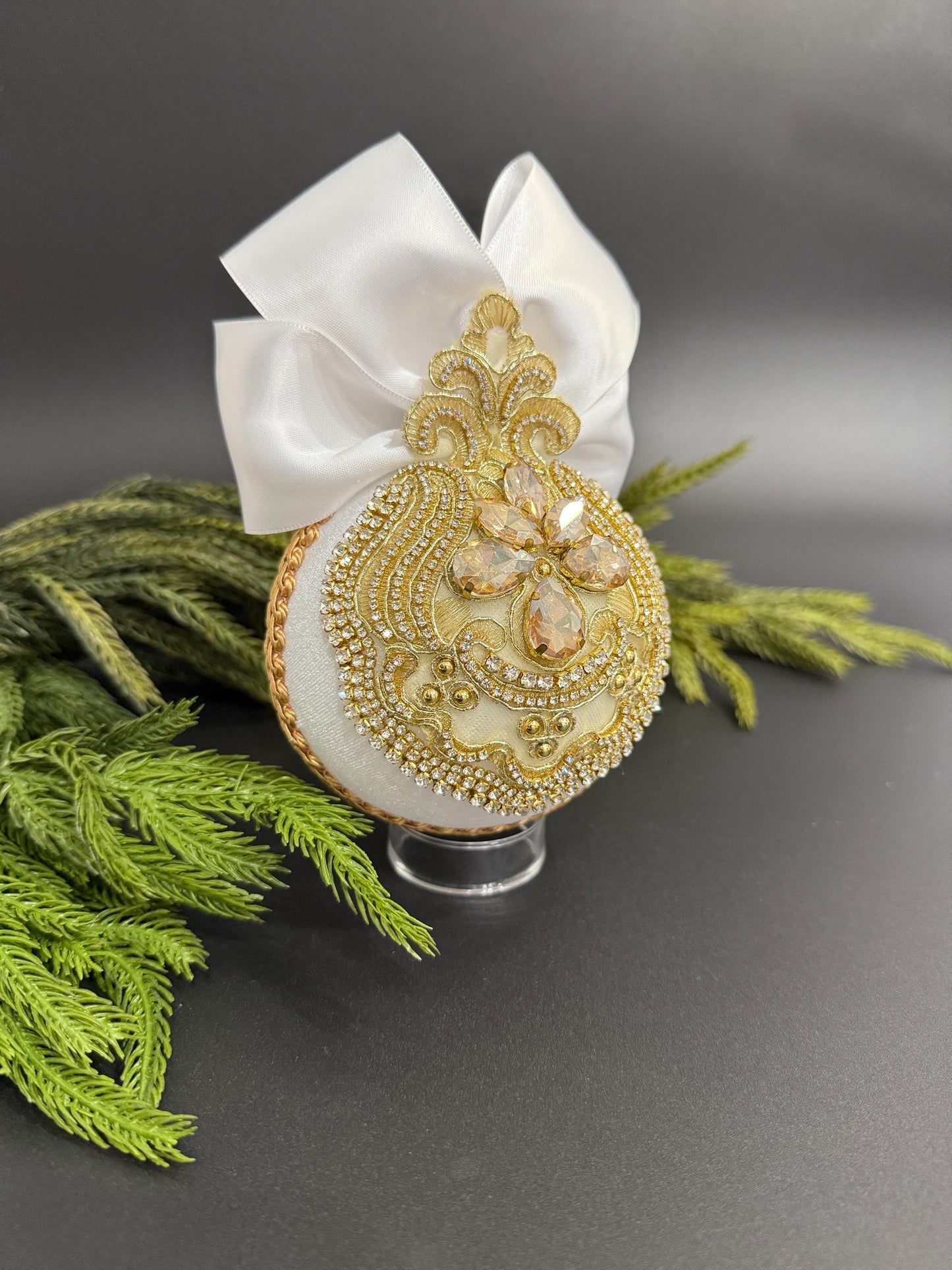 Handmade White Velvet Christmas Ornaments: Luxury Gold Decor
